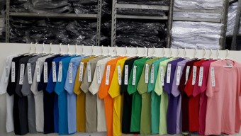 Camiseta personalizada com logo frente