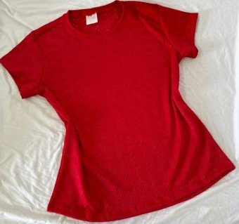Camiseta feminina blusinha lazze (com furinhos) personalizada como desejar Cor Vermelho Tamanho P