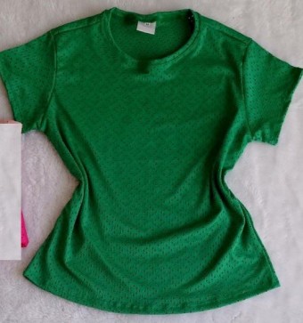 Camiseta feminina blusinha lazze (com furinhos) personalizada como desejar Cor Verde Bandeira Tamanho P