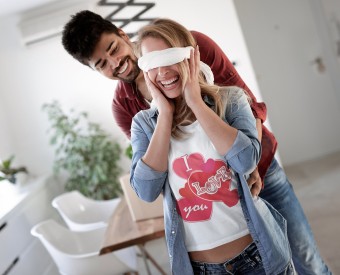 Camiseta Love Is In The Air Namorados Personalizada