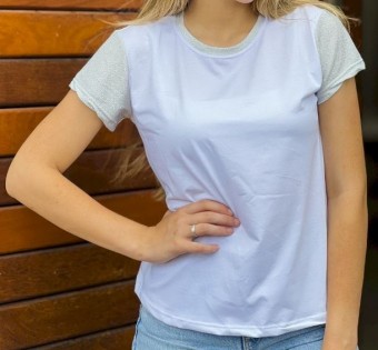 Camiseta feminina blusinha lurex com brilho na manga e gola personalizada como desejar  Cor Prata Tamanho P