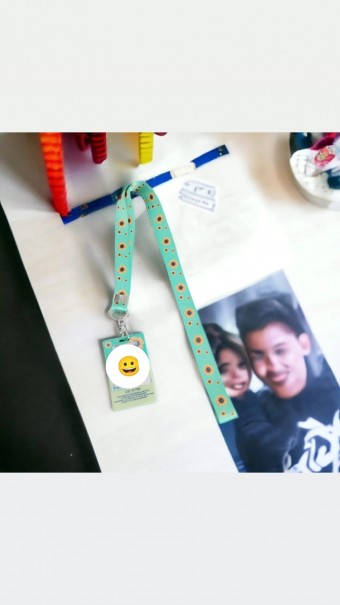 Cordão de Girassol Com Crachá Autismo kit