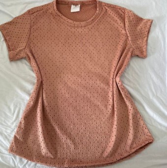 Camiseta feminina blusinha lazze (com furinhos) personalizada como desejar Cor Salmão Tamanho P